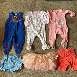 6 Pieces Bundle Baby Girl Clothes size 0-12M